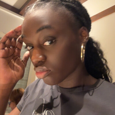 Adriana zoekt een Kamer / Appartement / Studio in Antwerpen