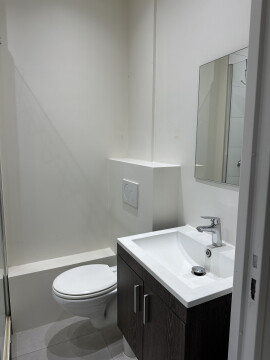 Badkot met toilet en douche